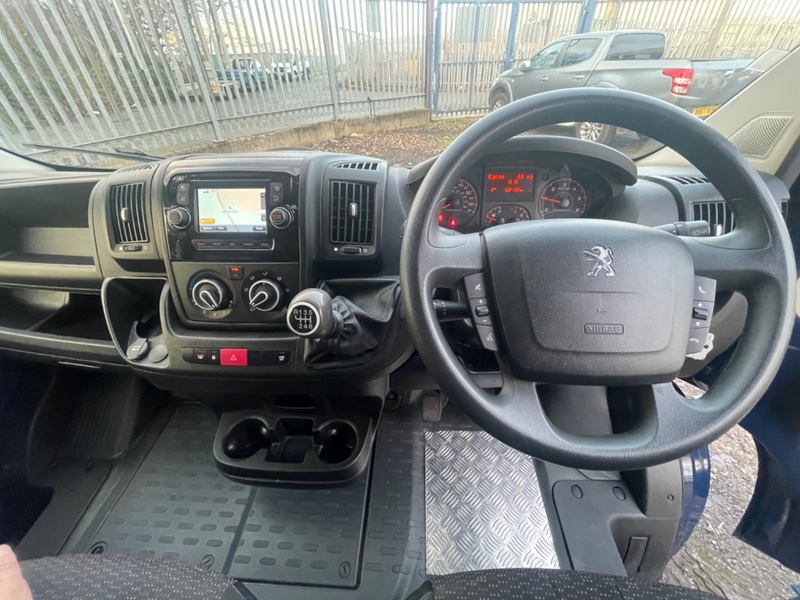 PEUGEOT BOXER BLUE HDI 333 L1H1 PROFESSIONAL AC. NAV. B-tooth. 2019