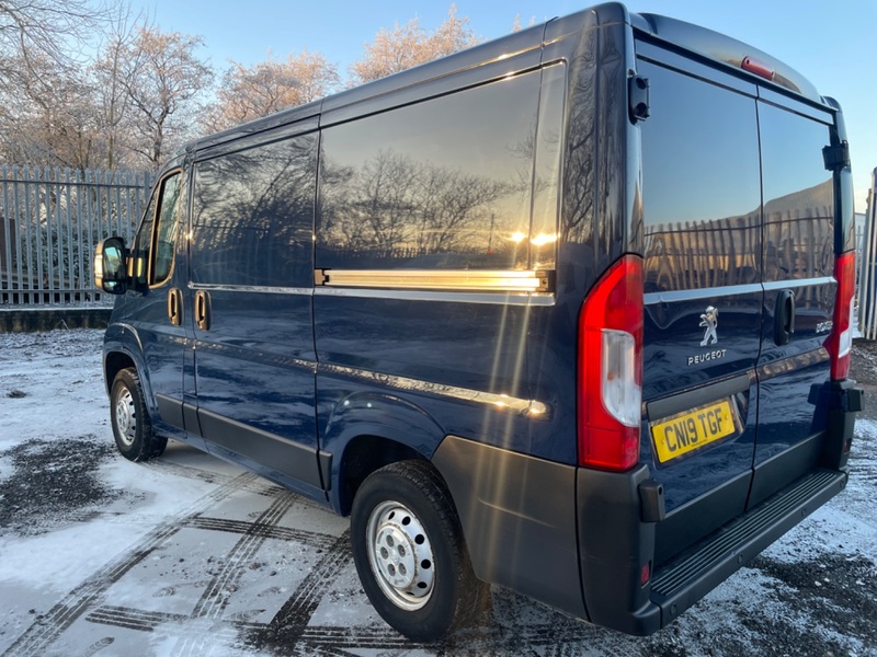 PEUGEOT BOXER BLUE HDI 333 L1H1 PROFESSIONAL AC. NAV. B-tooth. 2019