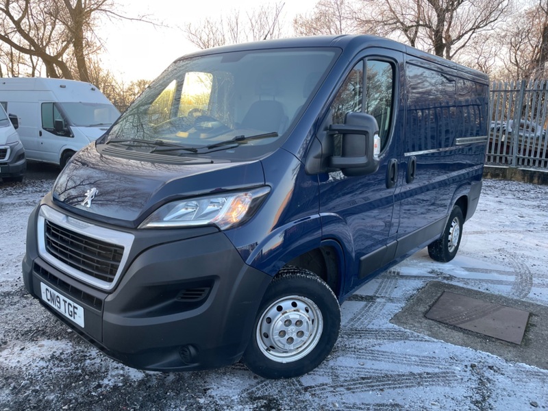 PEUGEOT BOXER BLUE HDI 333 L1H1 PROFESSIONAL AC. NAV. B-tooth. 2019