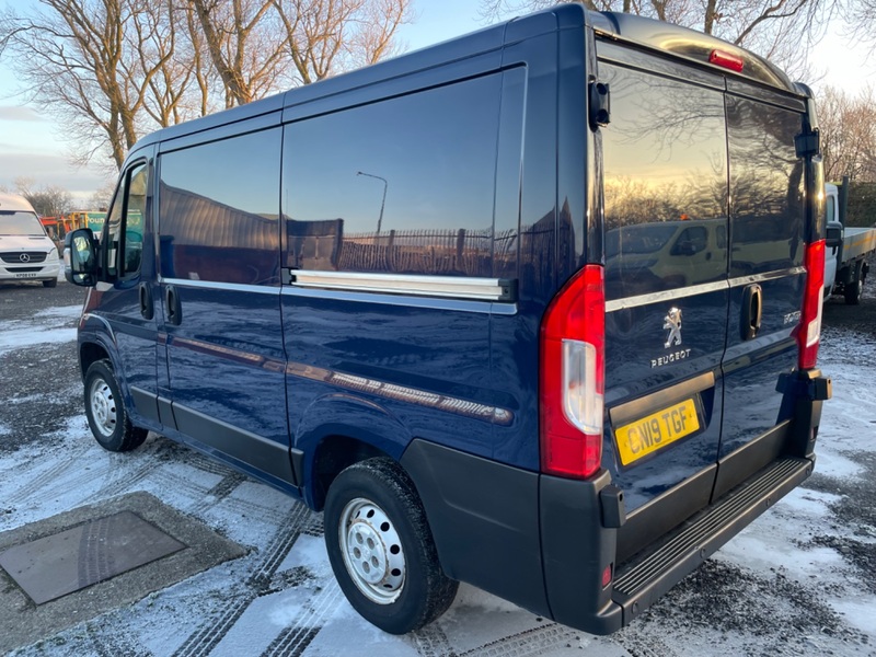 PEUGEOT BOXER BLUE HDI 333 L1H1 PROFESSIONAL AC. NAV. B-tooth. 2019