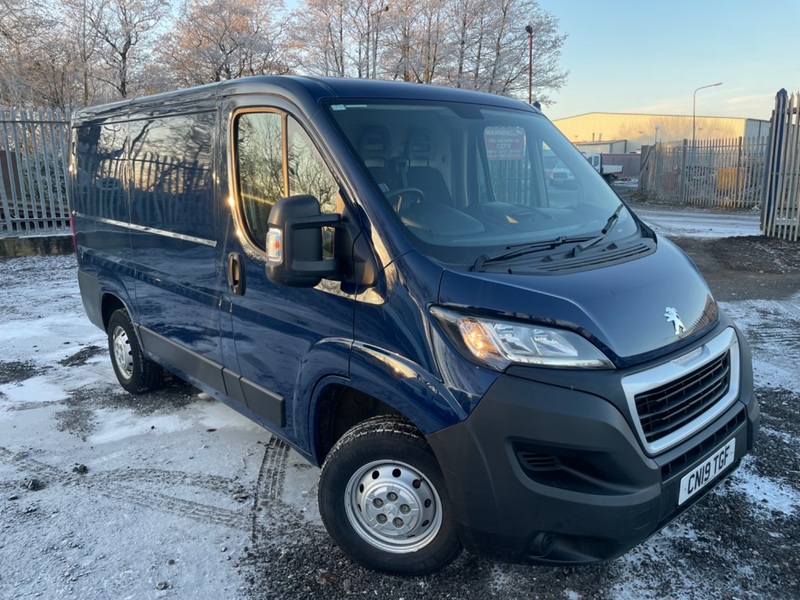 PEUGEOT BOXER BLUE HDI 333 L1H1 PROFESSIONAL AC. NAV. B-tooth. 2019