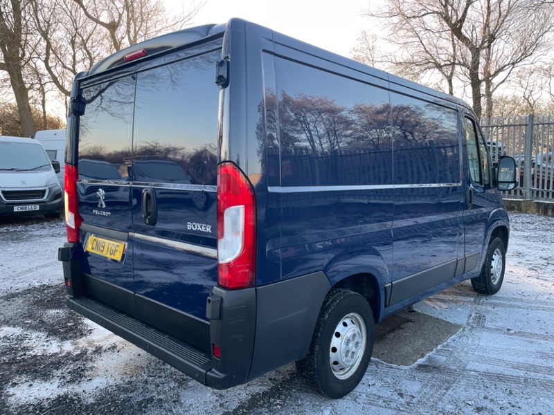 PEUGEOT BOXER BLUE HDI 333 L1H1 PROFESSIONAL AC. NAV. B-tooth. 2019