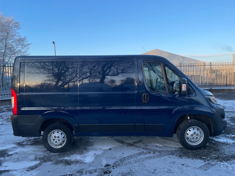 PEUGEOT BOXER BLUE HDI 333 L1H1 PROFESSIONAL AC. NAV. B-tooth. 2019