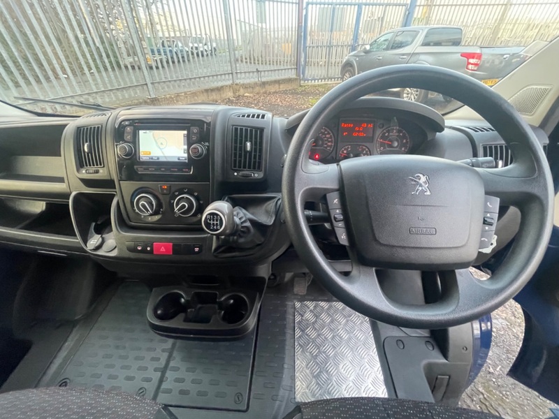 PEUGEOT BOXER BLUE HDI 333 L1H1 PROFESSIONAL AC. NAV. B-tooth. 2019