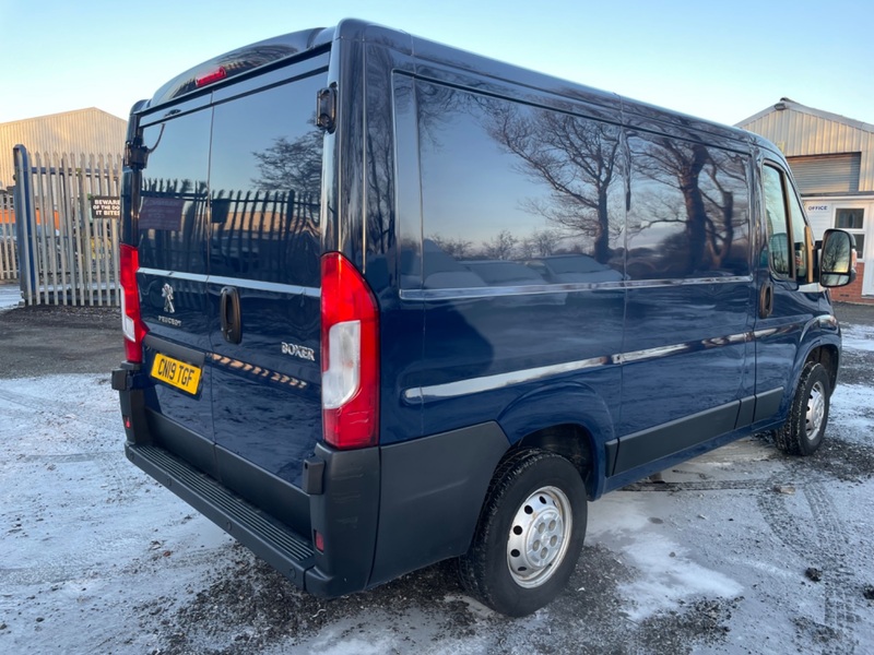 PEUGEOT BOXER BLUE HDI 333 L1H1 PROFESSIONAL AC. NAV. B-tooth. 2019