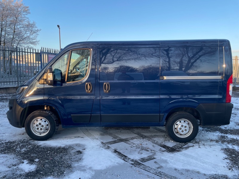 PEUGEOT BOXER BLUE HDI 333 L1H1 PROFESSIONAL AC. NAV. B-tooth. 2019