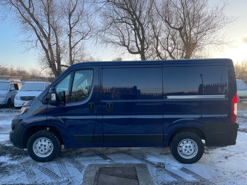 PEUGEOT BOXER BLUE HDI 333 L1H1 PROFESSIONAL AC. NAV. B-tooth. 2019