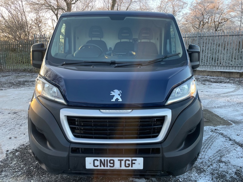 PEUGEOT BOXER BLUE HDI 333 L1H1 PROFESSIONAL AC. NAV. B-tooth. 2019