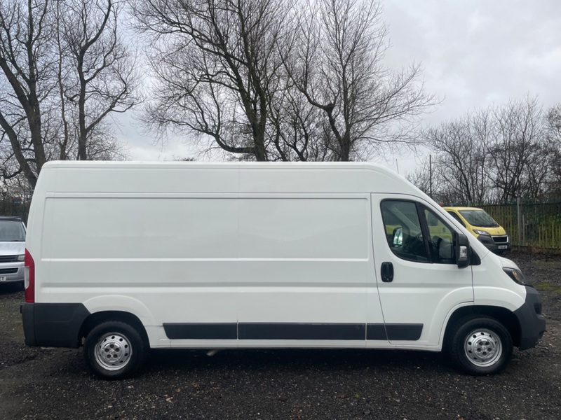 PEUGEOT BOXER BLUE HDI LWB Professional. Euro 6. Satnav, AC, Cruise. 2017