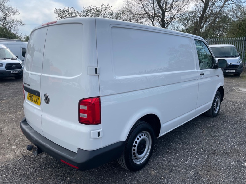 VOLKSWAGEN TRANSPORTER T28 2.0 TDI Startline. 1 Owner. FSH 2018