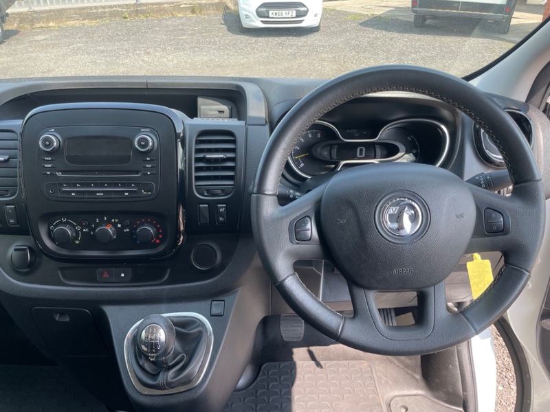 VAUXHALL VIVARO 2900  SPORTIVE LWB. AC. B-tooth. DAB. 2015