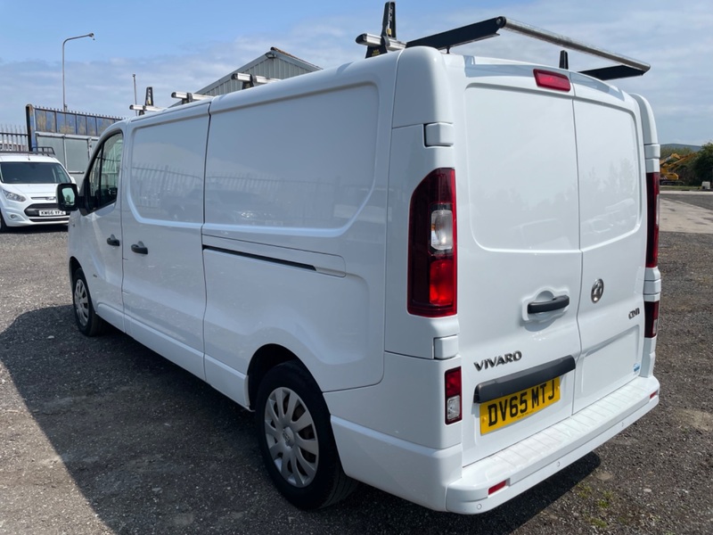 VAUXHALL VIVARO 2900  SPORTIVE LWB. AC. B-tooth. DAB. 2015