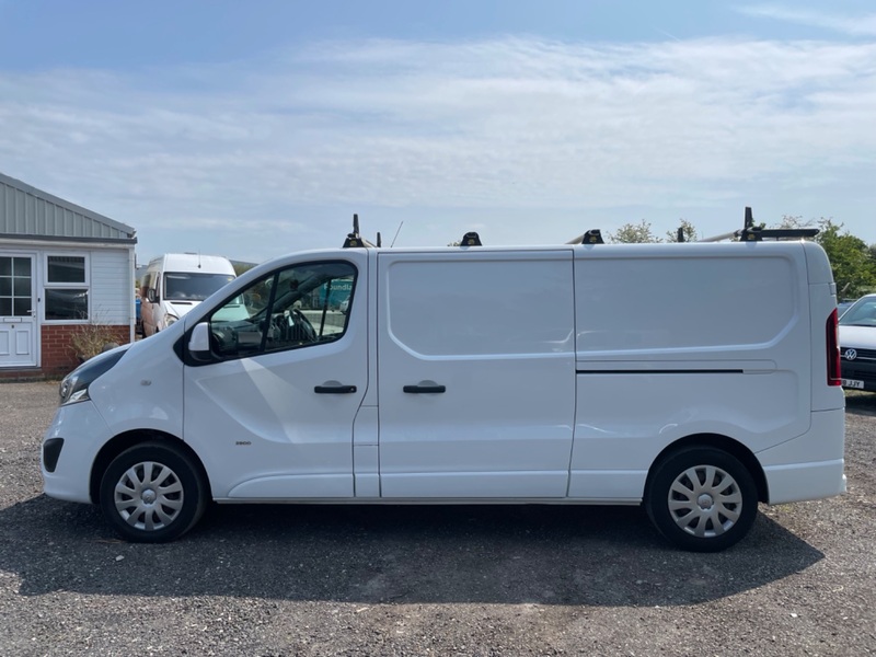 VAUXHALL VIVARO 2900  SPORTIVE LWB. AC. B-tooth. DAB. 2015