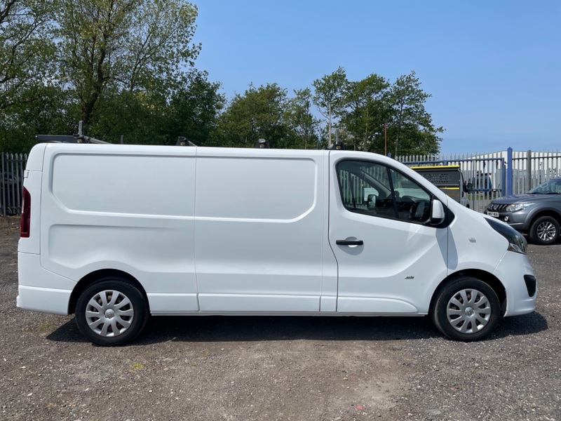 VAUXHALL VIVARO 2900  SPORTIVE LWB. AC. B-tooth. DAB. 2015