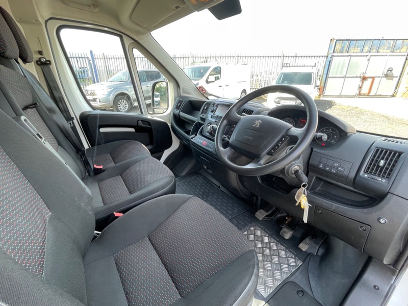 PEUGEOT BOXER BLUEHDI 335 L2H2 PROFESSIONAL 2.2 HDi Euro 6. 2020