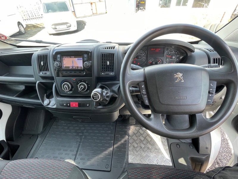 PEUGEOT BOXER BLUEHDI 335 L2H2 PROFESSIONAL 2.2 HDi Euro 6. 2020