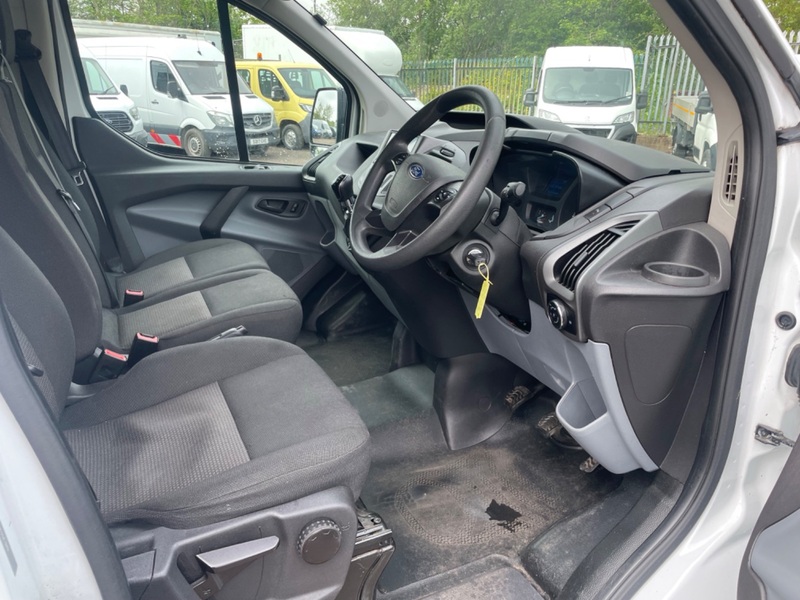 FORD TRANSIT CUSTOM Crew Cab. Aircon. DAB. Appleplay Android. 6 Seats. 2015