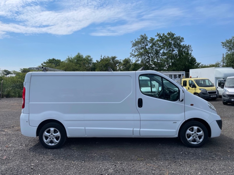 VAUXHALL VIVARO 2900 CDTI SPORTIVE LWB. AIRCON. B-tooth. Alloys. 2014