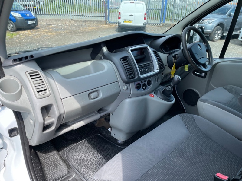 VAUXHALL VIVARO 2900 CDTI SPORTIVE LWB. AIRCON. B-tooth. Alloys. 2014