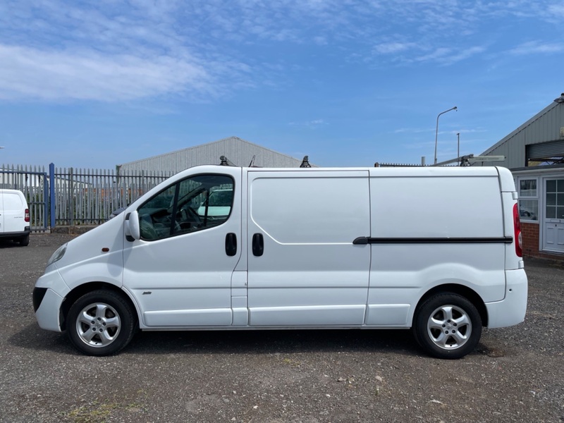 VAUXHALL VIVARO 2900 CDTI SPORTIVE LWB. AIRCON. B-tooth. Alloys. 2014