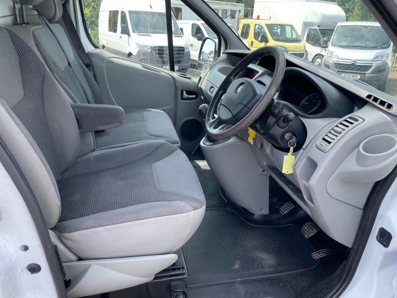 VAUXHALL VIVARO 2900 CDTI SPORTIVE LWB. AIRCON. B-tooth. Alloys. 2014