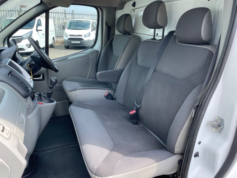 VAUXHALL VIVARO 2900 CDTI SPORTIVE LWB. AIRCON. B-tooth. Alloys. 2014